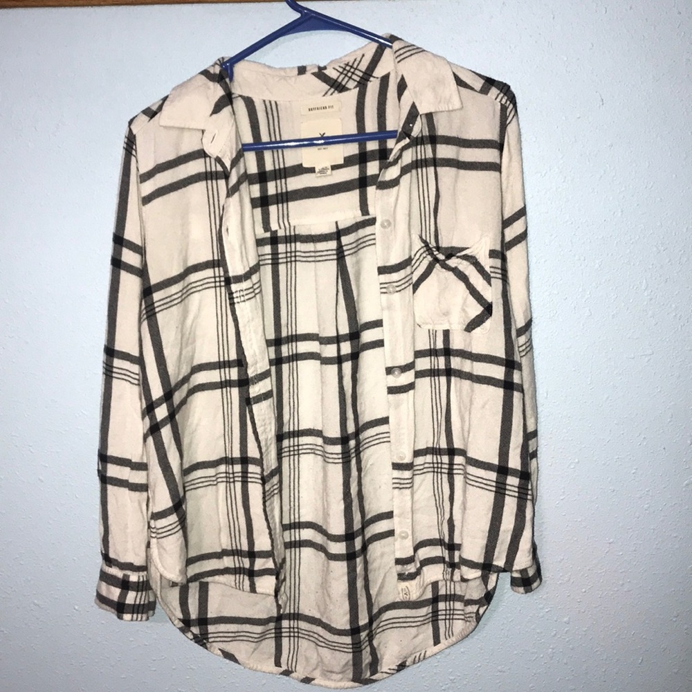 American Eagle larger black and white flannel
